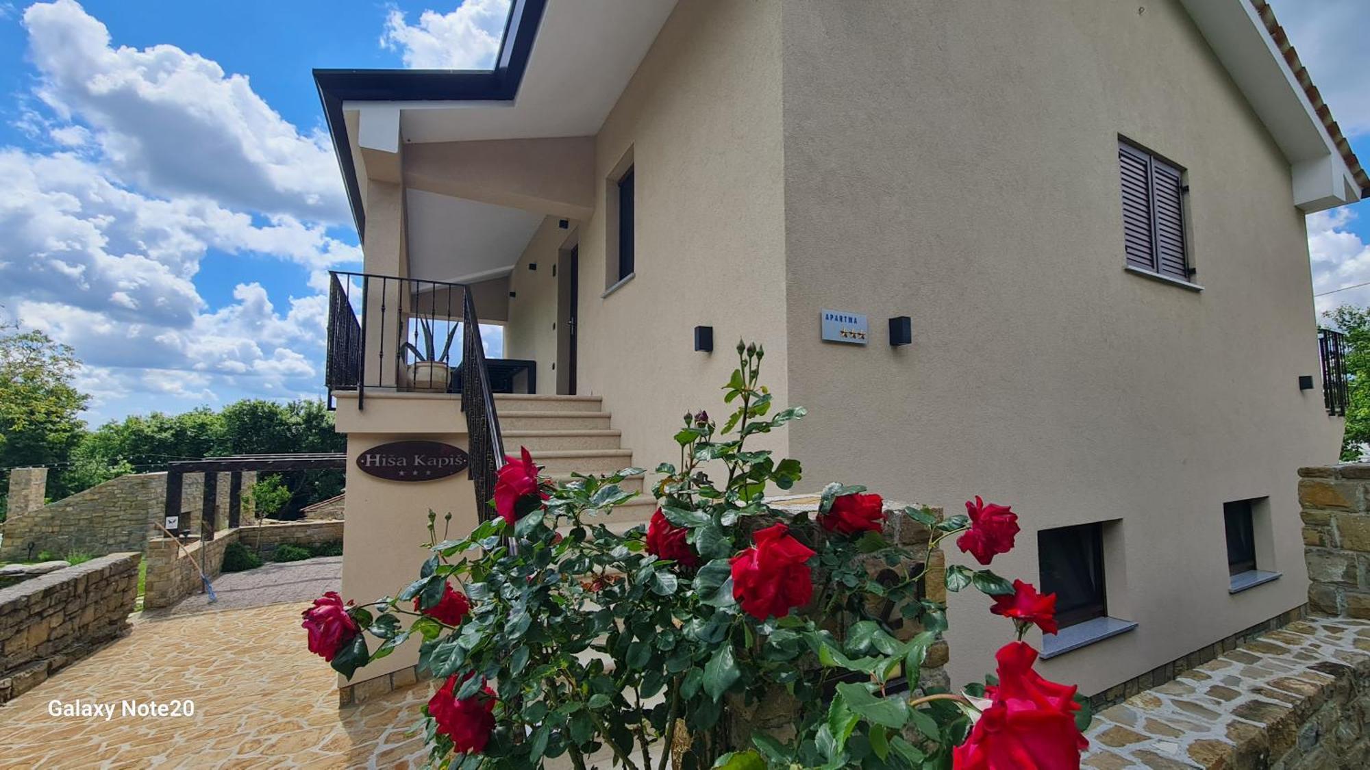 Hisa Kapis With Hot Tube Apartamento Koper Exterior foto